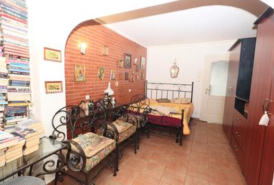 Apartament cu 4 camere decomandat, mobilat în P-ța Victoriei - 13