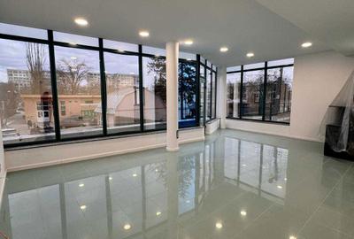Spațiu comercial, de 340 mp, în Central - 3