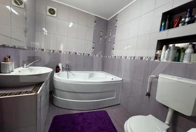 Casă cu 7 camere cu Teren 585 Mp în Teiu - 8