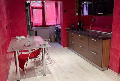 Apartament cu 3 camere decomandat în Siderurgiștilor