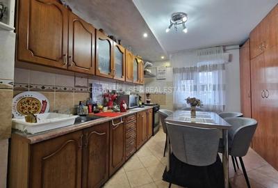 Apartament cu 3 camere decomandat în Piața Centrală - 5