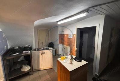 Spațiu comercial, de 90 mp, în Central - 4