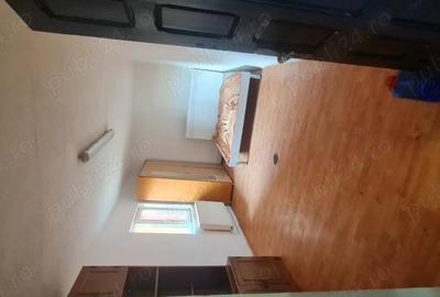 Inchiriez 2 camere la curte
