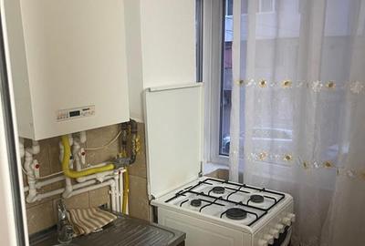 Garsonieră decomandată în Eroii Revoluției - 2