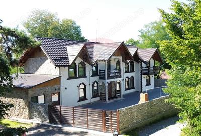 Casă cu 11 camere cu Teren 525 Mp în Central - 17