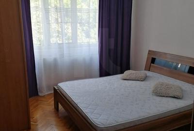 Apartament cu 3 camere semidecomandat în Central
