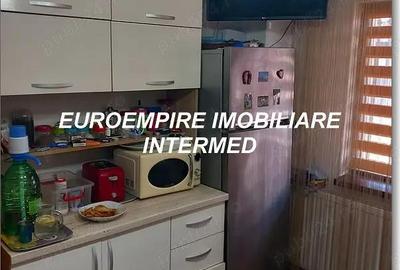 Garsoniera decomandata ,zona Far - 7