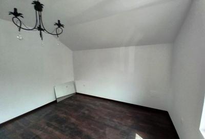 Casa 4 camere in duplex  la  Strejnic. - 15