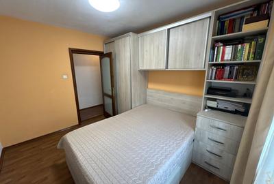 Apartament cu 3 camere decomandat, mobilat în Tractorul - 12