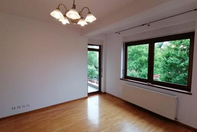 Pipera: Vila cu 6 dormitoare, garaj si curte generoasa, aflata intr-o zona linis - 5