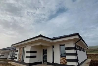 Casă individuală cu 4 camere cu Canalizare în Corușu - 1