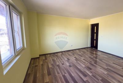 Casă cu 8 camere cu Teren 440 Mp în Central - 18
