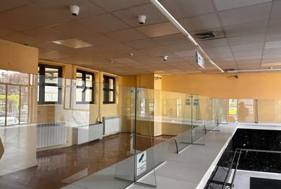 Spatiu comercial de inchiriat ultracentral finisaje premium Chirie: 12-15 mp neg. - 14