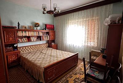 Casă cu 4 camere în Central - 2