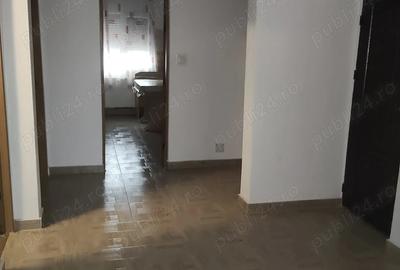Vand apartament cu 4 camere decomandate in Caransebe?, cartier Pipirig, et.4 - 11