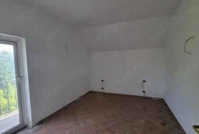 Vand vila situata in Pitesti, impartita in 8 apartamente - 13