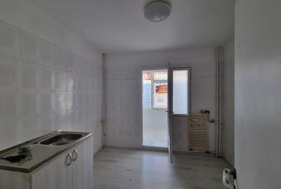 Zona Nord- bloc din 1986- Ap. 2 camere decomandate, etaj intermediar - 6