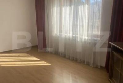Casă cu 7 camere cu Teren 2000 Mp în Central - 1