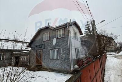 Casă cu 4 camere cu Teren 694 Mp în Central - 11