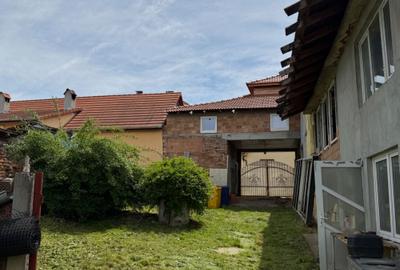 Casă cu 4 camere în Țapu - 2