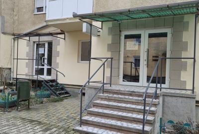 Spațiu comercial, de 48 mp, în Central - 3