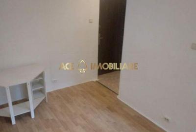 Garsonieră în Titan