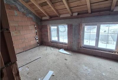 Duplex cu 4 camere cu Canalizare în Urseni - 11