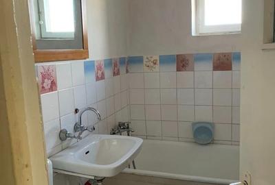 Garsoniera, cu centrala proprie, mobilata, etajul 2, cartier Gruia - 7