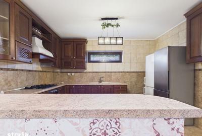 Casă cu 6 camere cu Teren 500 Mp în Central - 3
