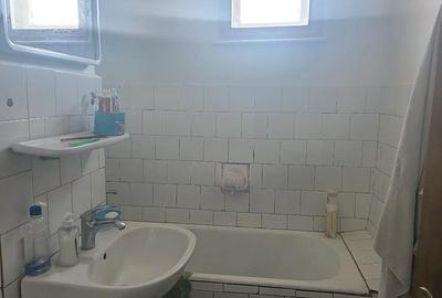 Apartament cu 3 camere in zona Micro 38 - 3