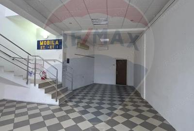 Spațiu comercial, de 450 mp, în Central - 4