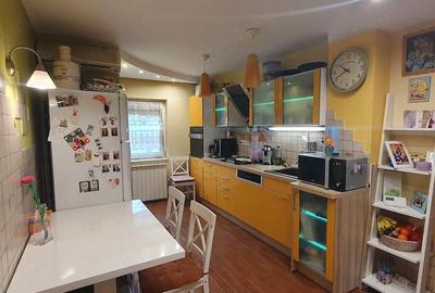 Apartament cu 3 camere decomandat în Central - 1