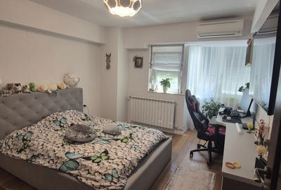 Apartament cu 4 camere decomandat în Central