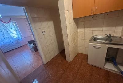 Garsoniera 21 mp - zona CET - 35.000 euro negociabil(Cod E8) - 10