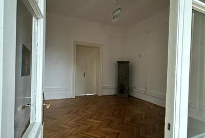 Spațiu comercial, de 140 mp, în P-ța Maria - 11