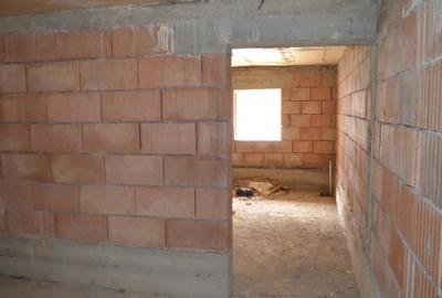 Casă cu 5 camere cu Teren 554 Mp în Piața - 5