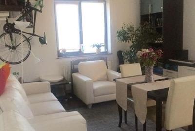 Apartament cu 3 camere decomandat, mobilat în Văcăresti