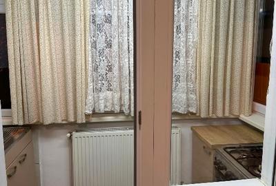 Prrietar,închiriez în zona Ciupercă,apartament cu 2 camere,decomandat,amenajat,.