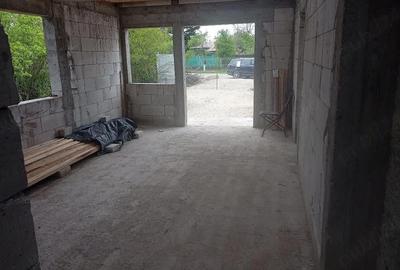 Casă cu 3 camere cu Teren 1700 Mp în Jugureni - 1