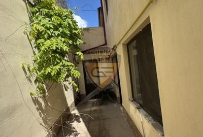 Casă individuală cu 11 camere cu Canalizare în Faleza Nord - 31