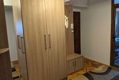 Apartament cu 3 camere decomandat în Dosu Bricii