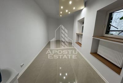 Spațiu comercial, de 138 mp, în Neptun - 6