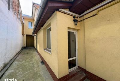 Casă cu 6 camere cu Teren 670 Mp în Central - 2