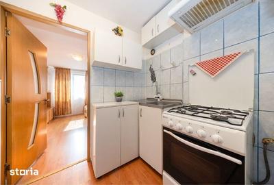 Apartament cu 2 camere nedecomandat în Tractorul