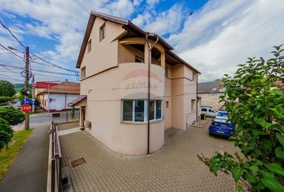 Casă individuală cu 7 camere în Orașul Vechi