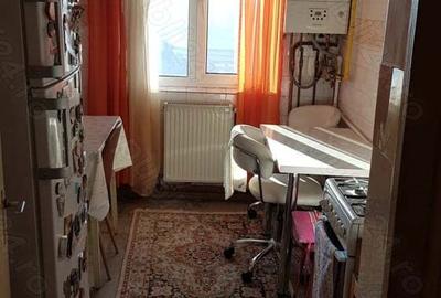 Apartament cu 3 camere semidecomandat în 9 Mai - 8