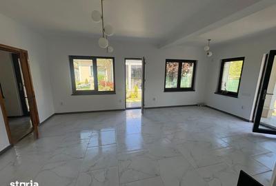 Spațiu comercial, de 60 mp, în Central - 3