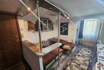 Resita, 2 Cam. Dec., Mobilat Utilat, Micro 4 - 7