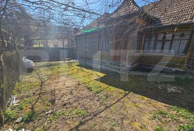 Casă cu 4 camere cu Teren 3800 Mp în Central