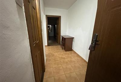 Model mare cu centrala propie, aproape de Vest - 3